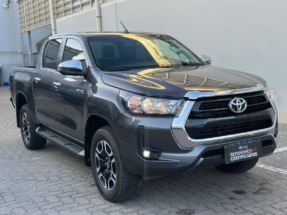 TOYOTA HILUX 2.8 D-4D TURBO DIESEL CD SRV 4X4 AUTOMÁTICO